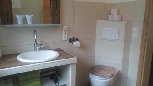 Bathroom sa Ferienhof Turmkeller