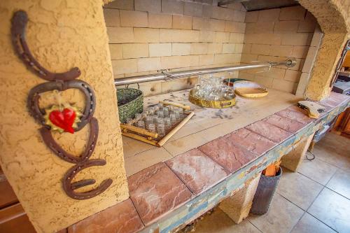 a stone counter with a snake on the wall at My Place Suites in Wickenburg