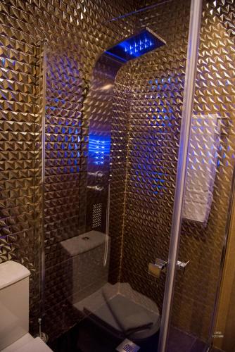 a bathroom with a shower with a toilet and a glass shower at Hotel Naturaleza Mar da Ardora Wellness & Spa in Finisterre