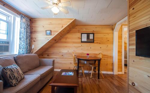 a living room with a couch and a table at Cavendish Lodge & Cottages in Cavendish