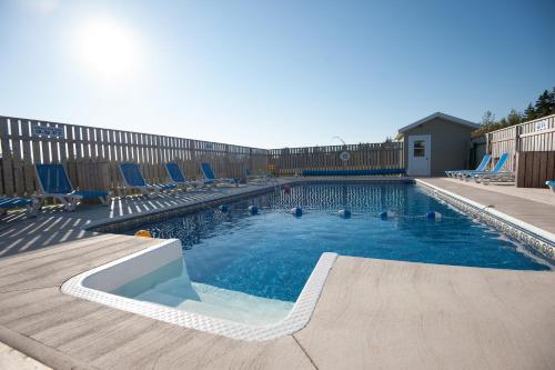 Piscina a Cavendish Lodge & Cottages o a prop