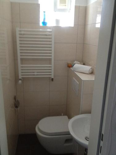 Bilik mandi di Gästehaus Graul
