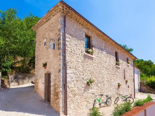a building with two bikes parked outside of it at La Casa Sul Lago in Posta Fibreno