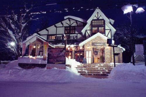 Lodge Karunaju & The Alpine Grill žiemą