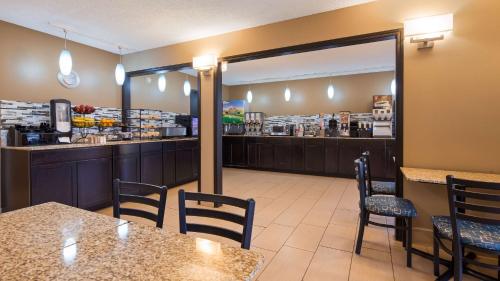 a restaurant with tables and chairs and a counter at Best Western Baraboo Inn in Baraboo