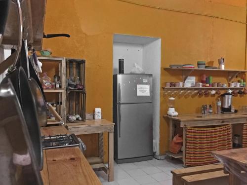 Η κουζίνα ή μικρή κουζίνα στο Iguana Hostel Oaxaca