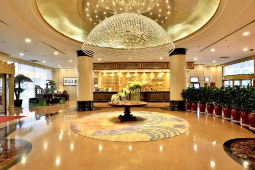 a large lobby with a large chandelier in a building at Wenzhou Dongou Hotel in Wenzhou