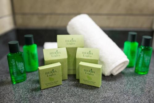 a group of green bottles of toilet paper and towels at HVD Grand Hotel Suhl Business & Leisure in Suhl
