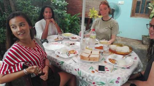 Jídlo v hostelu nebo okolí