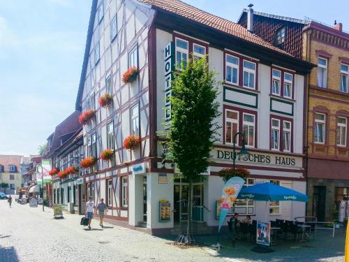 a street scene with buildings and cars at Hotel Deutsches Haus in Northeim