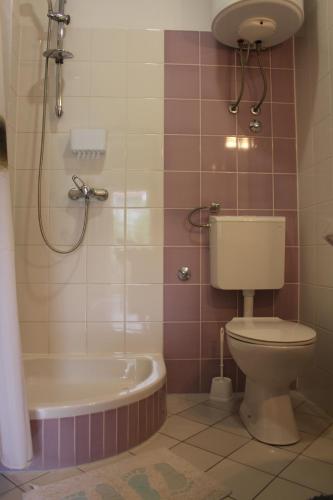 Ένα μπάνιο στο Apartments Nikolina
