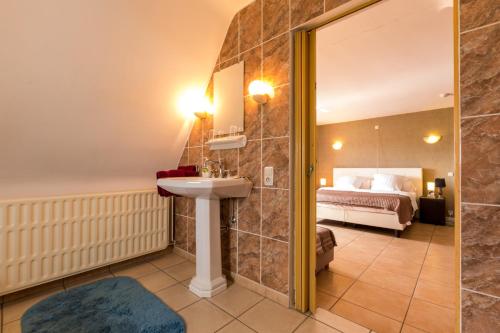 Postel nebo postele na pokoji v ubytování Arconaty Hotel