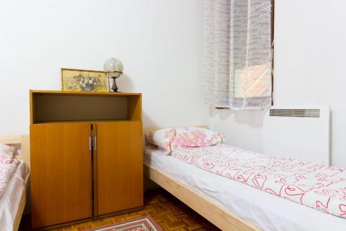 En eller flere senge i et værelse på Apartment Košuta A2