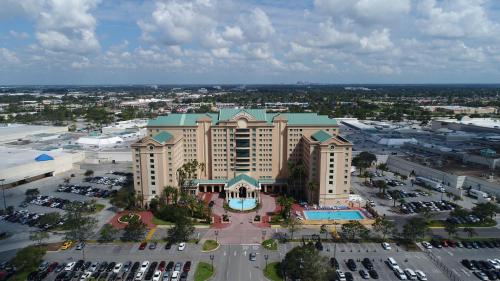 The Florida Hotel & Conference Center in the Florida Mall photo 23
