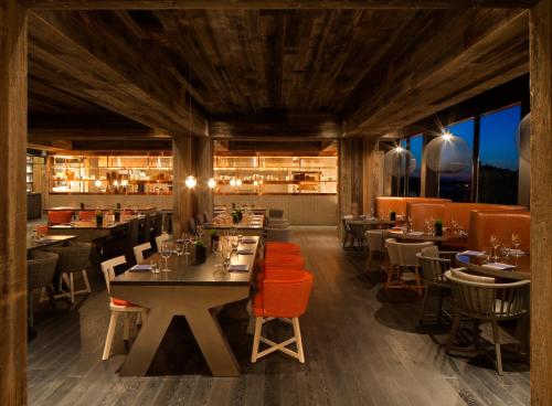 a restaurant with wooden ceilings and tables and chairs at Radisson Blu Mall of America in Bloomington