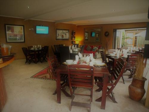 Restoran atau tempat lain untuk makan di Uzuri Guesthouse CC