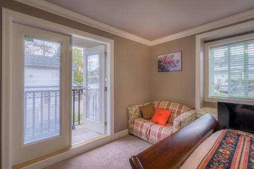 a living room with a couch and a window at Vancouver Yuelai Guesthouse in Coquitlam