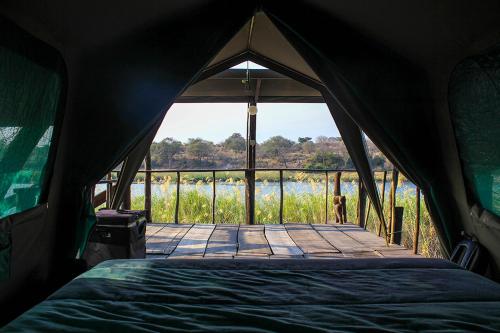 Camp Hogo Kavango 객실 침대