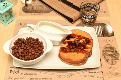 Makanan di atau berdekatan rumah tamu ini