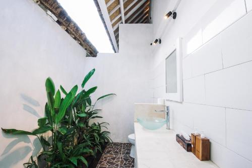 Bilik mandi di Villa Waru One