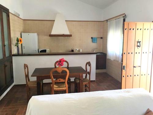 a kitchen and dining room with a table and chairs at Trujilllo Holiday Home in Conil de la Frontera