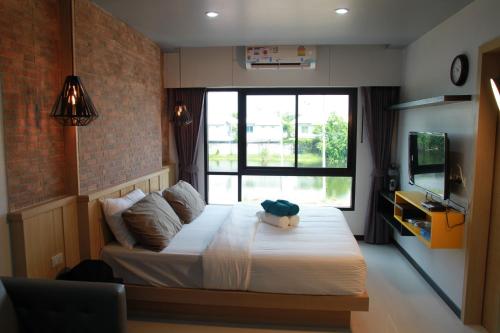 Televizors / izklaižu centrs naktsmītnē Bangkok Boutique Resort Rangsit