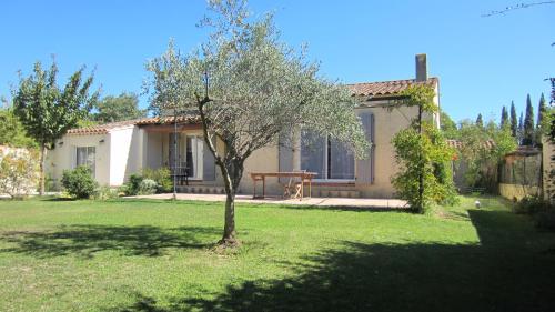 a small tree in a yard in front of a house at Studio A Grans in Grans