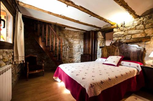 Una cama o camas en una habitación de El Mirador del Castillo