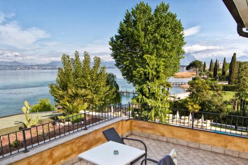 a balcony with a view of the water at Hotel La Rondine in Sirmione