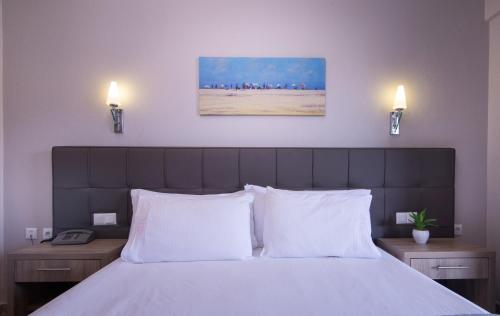 Ein Bett oder Betten in einem Zimmer der Unterkunft Sun Rise Hotel