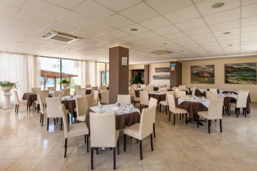 Restaurace v ubytování Hotel La Playa Blanca