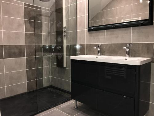 Ein Badezimmer in der Unterkunft Chambre d'hôtes LA COLOMBE