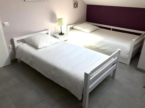 Postel nebo postele na pokoji v ubytování Chambre d'hôtes LA COLOMBE