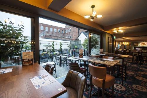 Restoran atau tempat lain untuk makan di The Crown Hotel Wetherspoon