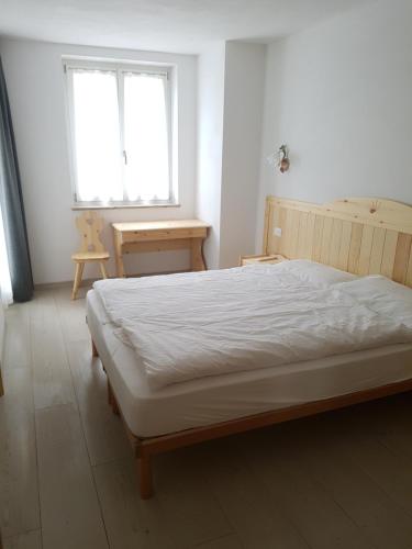 a bedroom with a bed in a white room at B&B Nido Delle Aquile in Monclassico