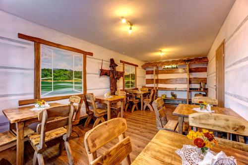 a dining room with wooden tables and chairs at Willa Diana- z panoramą jeziora i gór w Polańczyku in Polańczyk