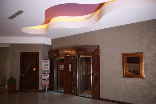 a lobby with a ceiling with a painting on it at Buyuk Saruhan Hotel in Manisa