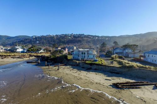 Gallery image of Rockaway Beach Villa in Rockaway Beach