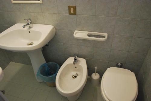 a bathroom with a sink and a toilet at Hotel Giardino delle Palme in Campese