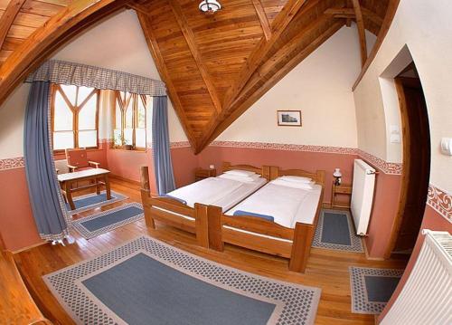 Postel nebo postele na pokoji v ubytování Tapolca Fogadó