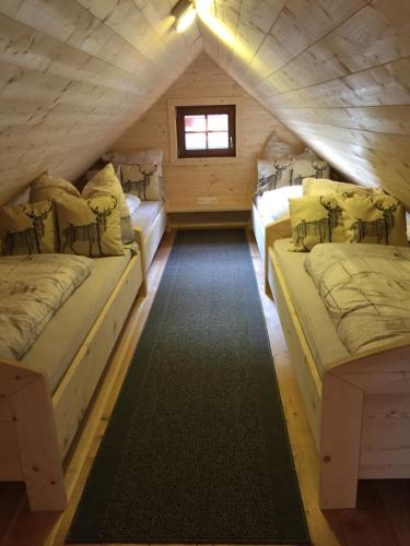 Cama o camas de una habitación en Reinwalds Almhütte