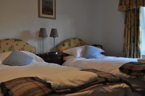 A bed or beds in a room at Rose Cottage 