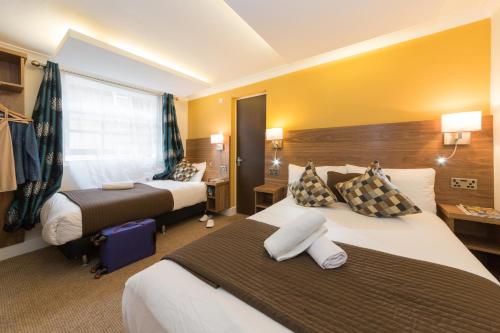 Postel nebo postele na pokoji v ubytování Chester Hotel