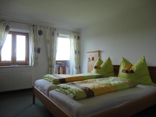 Posteľ alebo postele v izbe v ubytovaní Bauernhof Strumegg