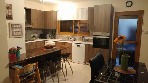 Kuchyň nebo kuchyňský kout v ubytování Alkinoou Residence