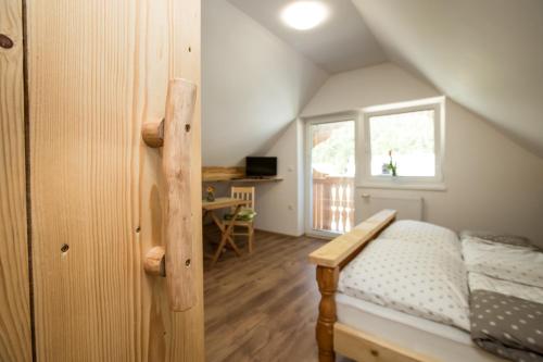Postel nebo postele na pokoji v ubytování TriSa apartments Bohinj
