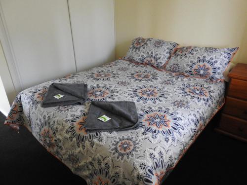 Una cama o camas en una habitación de The Shack