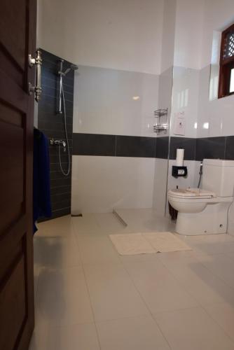 Un baño de Amal Beach Hotel