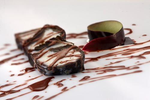 a piece of chocolate dessert with a apple on top at Taverna Del Capitano in Massa Lubrense