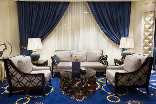 Гостиная зона в Swiss In Tabuk Hotel